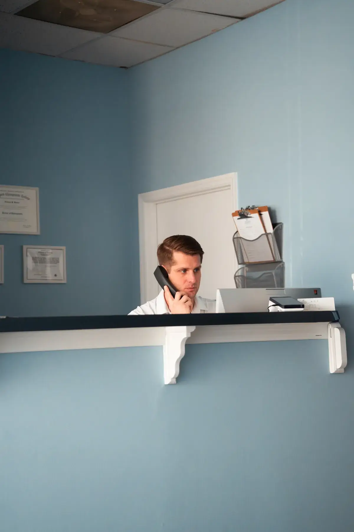 Dr. Nick Barnes West Ashley chiropractor consulting with patient at Charleston Chiropractic Associates